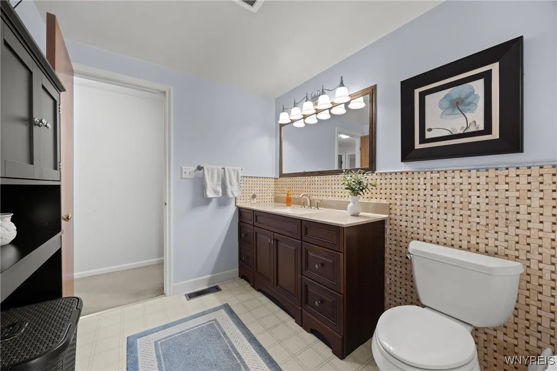 1500 Jamaica Square, North Tonawanda, New York 141, North Tonawanda, New York 14120, 4 Bedrooms Bedrooms, 10 Rooms Rooms,2 BathroomsBathrooms,Residential,For Sale,1500 Jamaica Square, North Tonawanda, New York 141,0,B1634184