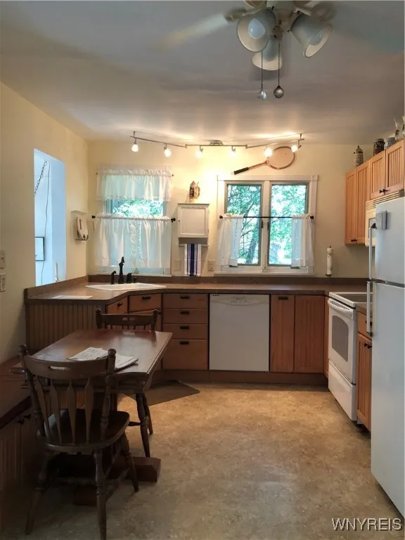 18 X 10 EAT IN KITCHEN