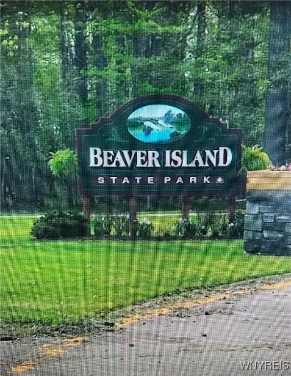MINUTES AWAY FROM BEAVER ISL STATE PARK