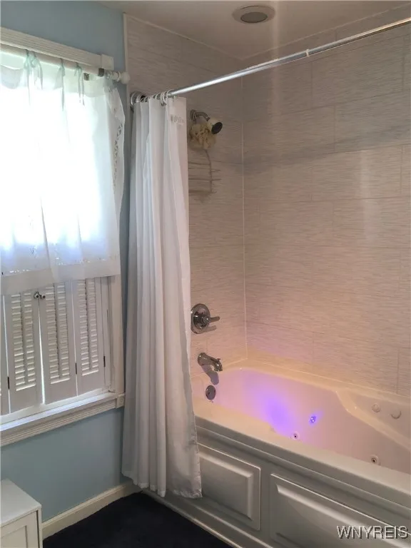 JET TUB - CERAMIC TILED