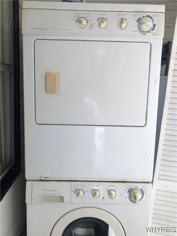 WASHER/DRYER IN BACK HALL ENTRY