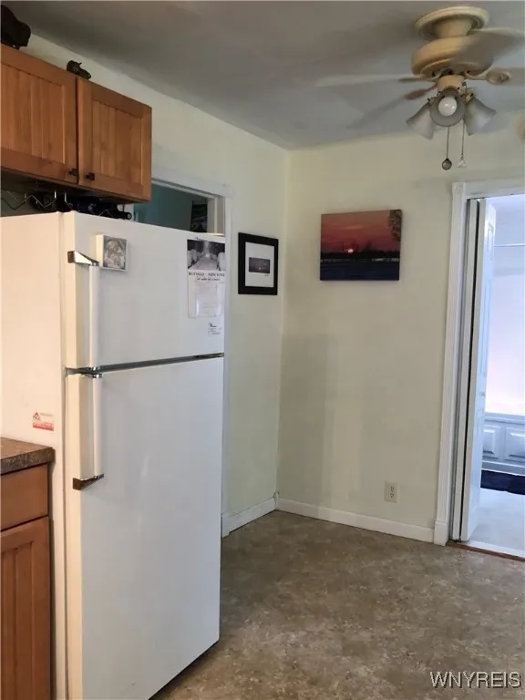 REFRIGERATOR INCL.D
