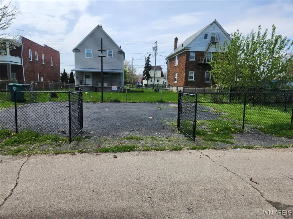 727 19th Street, Niagara Falls, New York 14301, Niagara Falls, New York 14301, 3 Bedrooms Bedrooms, 6 Rooms Rooms,1 BathroomBathrooms,Residential,For Sale,727 19th Street, Niagara Falls, New York 14301,0,B1634510