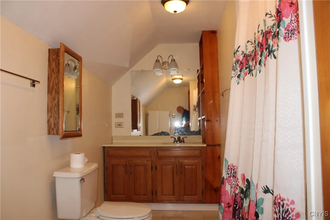 FULL BATHROOM