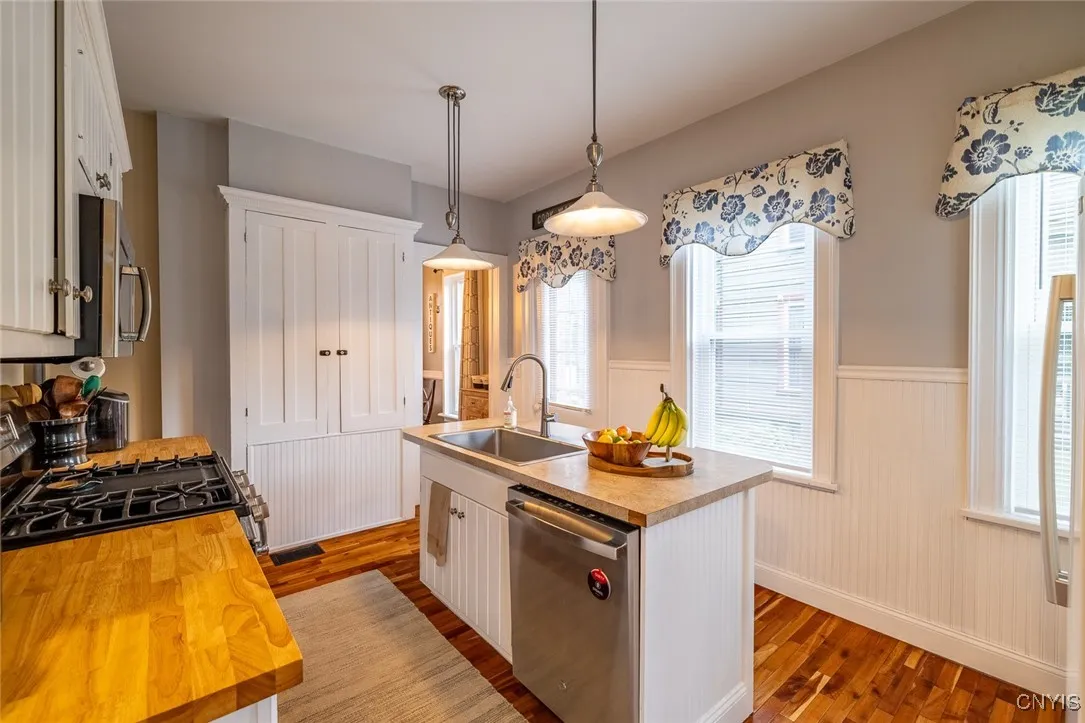 341 Broad Street, Oneida, New York 13421, Oneida, New York 13421, 4 Bedrooms Bedrooms, 11 Rooms Rooms,2 BathroomsBathrooms,Residential,For Sale,341 Broad Street, Oneida, New York 13421,0,S1634512
