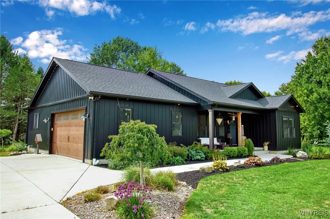 9268 Foote Road, Royalton, New York 14001, Royalton, New York 14001, 3 Bedrooms Bedrooms, 9 Rooms Rooms,2 BathroomsBathrooms,Residential,For Sale,9268 Foote Road, Royalton, New York 14001,0,B1634365