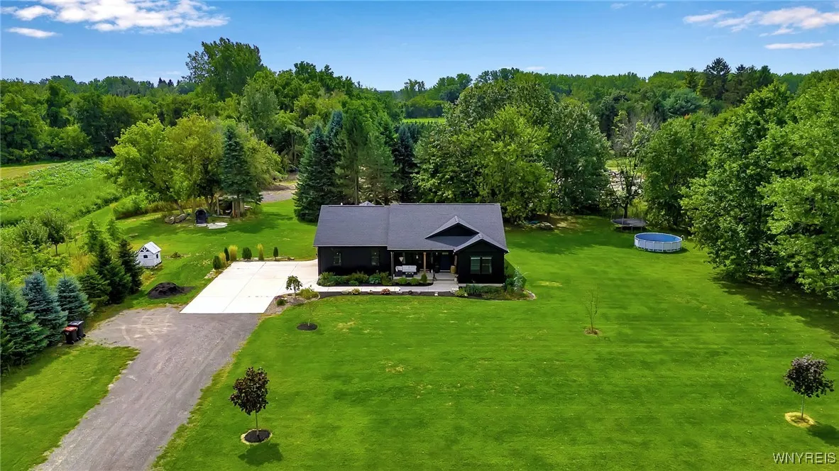 9268 Foote Road, Royalton, New York 14001, Royalton, New York 14001, 3 Bedrooms Bedrooms, 9 Rooms Rooms,2 BathroomsBathrooms,Residential,For Sale,9268 Foote Road, Royalton, New York 14001,0,B1634365