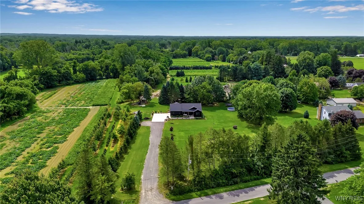 9268 Foote Road, Royalton, New York 14001, Royalton, New York 14001, 3 Bedrooms Bedrooms, 9 Rooms Rooms,2 BathroomsBathrooms,Residential,For Sale,9268 Foote Road, Royalton, New York 14001,0,B1634365