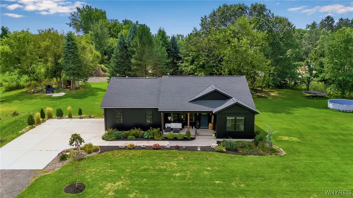 9268 Foote Road, Royalton, New York 14001, Royalton, New York 14001, 3 Bedrooms Bedrooms, 9 Rooms Rooms,2 BathroomsBathrooms,Residential,For Sale,9268 Foote Road, Royalton, New York 14001,0,B1634365
