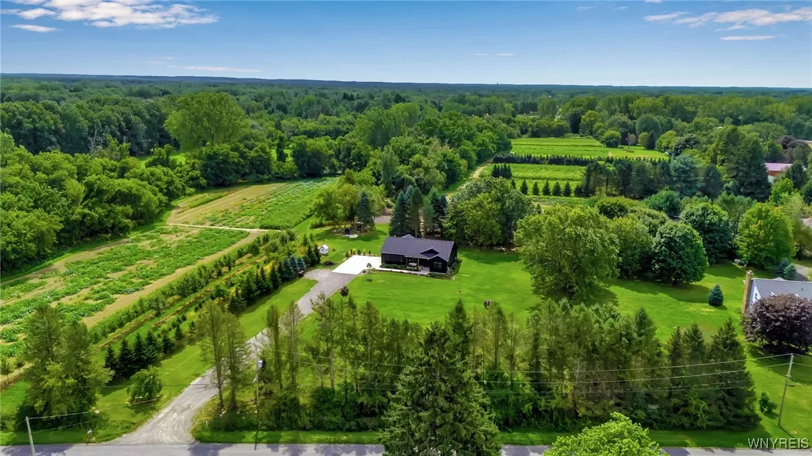 9268 Foote Road, Royalton, New York 14001, Royalton, New York 14001, 3 Bedrooms Bedrooms, 9 Rooms Rooms,2 BathroomsBathrooms,Residential,For Sale,9268 Foote Road, Royalton, New York 14001,0,B1634365
