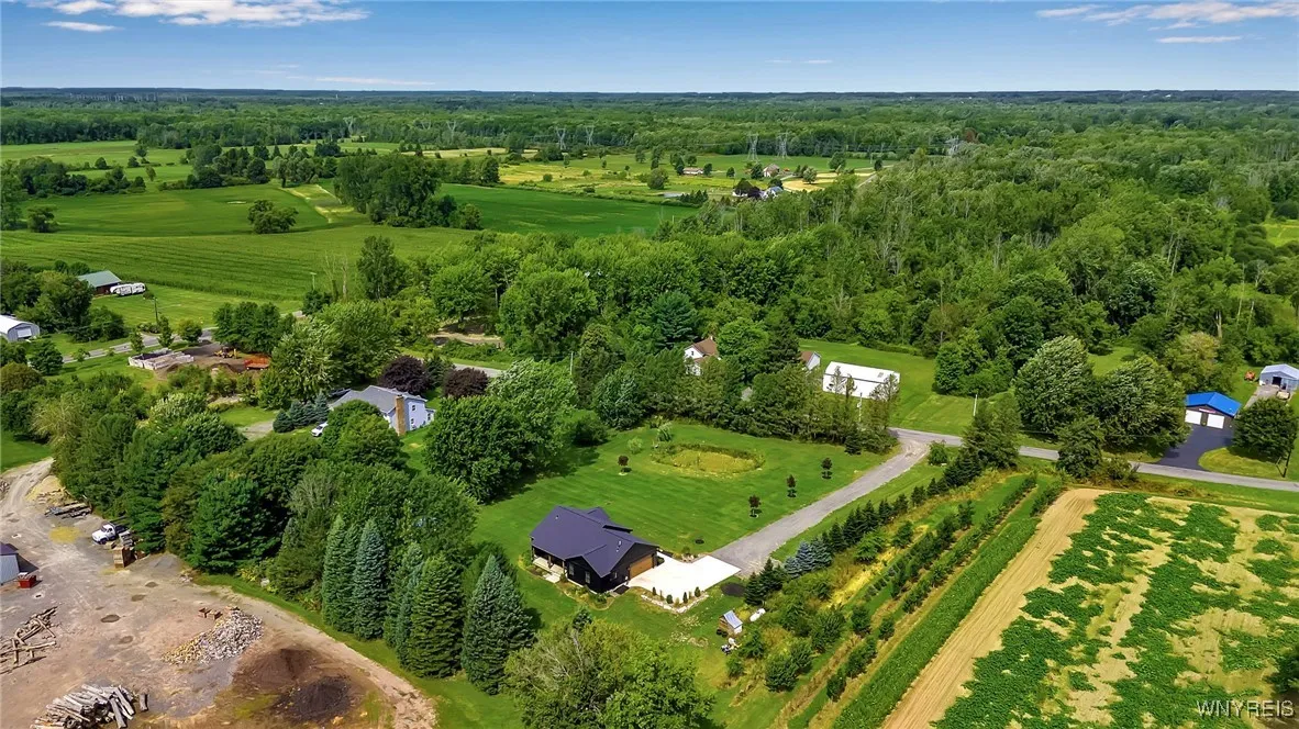 9268 Foote Road, Royalton, New York 14001, Royalton, New York 14001, 3 Bedrooms Bedrooms, 9 Rooms Rooms,2 BathroomsBathrooms,Residential,For Sale,9268 Foote Road, Royalton, New York 14001,0,B1634365