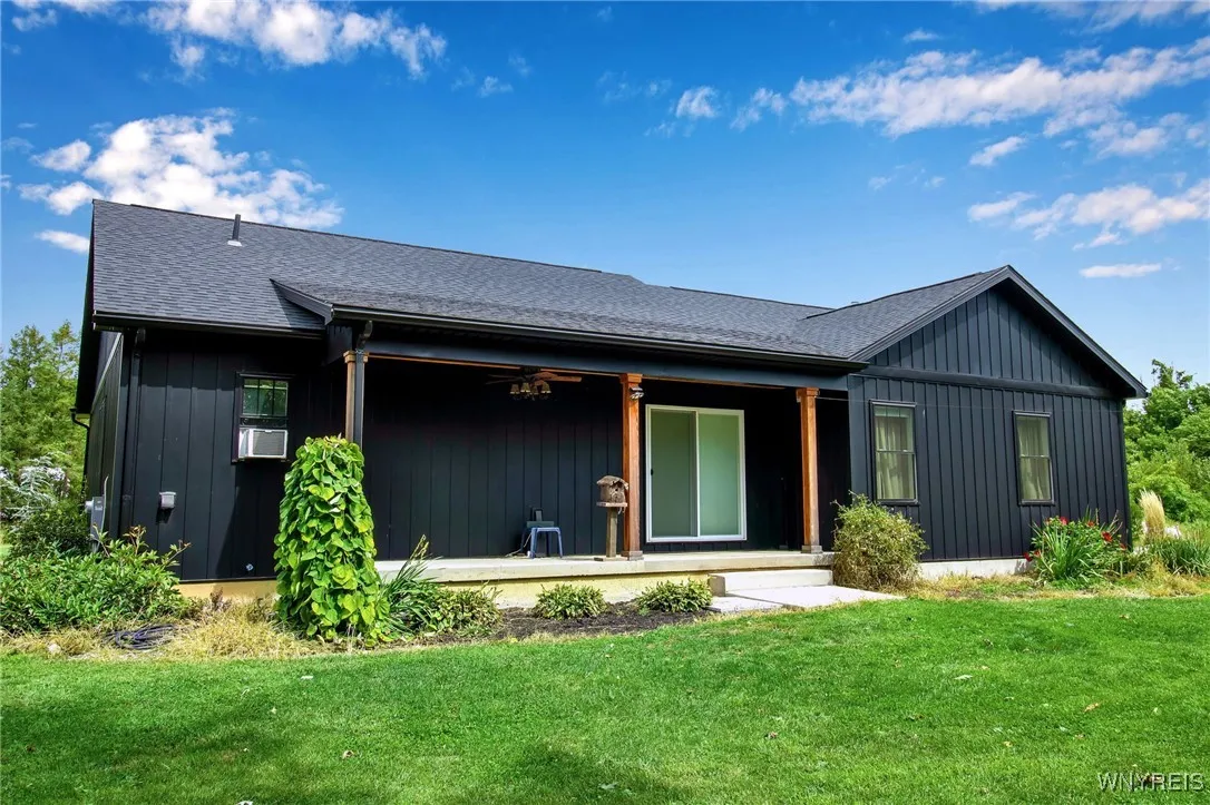 9268 Foote Road, Royalton, New York 14001, Royalton, New York 14001, 3 Bedrooms Bedrooms, 9 Rooms Rooms,2 BathroomsBathrooms,Residential,For Sale,9268 Foote Road, Royalton, New York 14001,0,B1634365