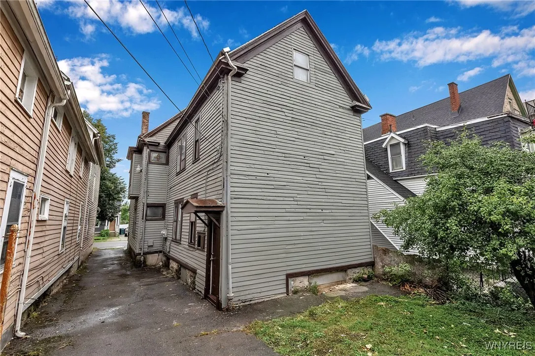 481 7th Street, Buffalo, New York 14201, Buffalo, New York 14201, 10 Bedrooms Bedrooms, ,4 BathroomsBathrooms,Residential,For Sale,481 7th Street, Buffalo, New York 14201,0,B1634326