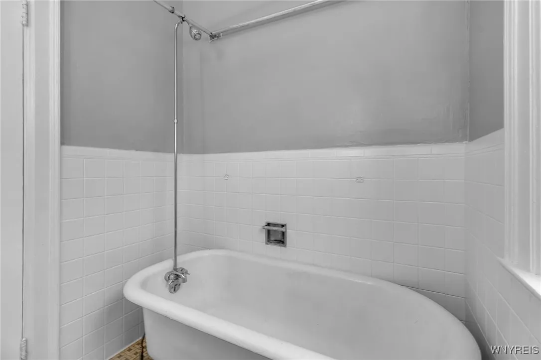 481 7th Street, Buffalo, New York 14201, Buffalo, New York 14201, 10 Bedrooms Bedrooms, ,4 BathroomsBathrooms,Residential,For Sale,481 7th Street, Buffalo, New York 14201,0,B1634326