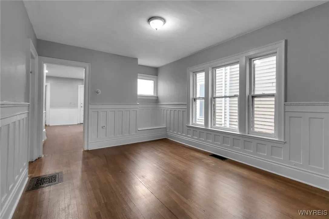 481 7th Street, Buffalo, New York 14201, Buffalo, New York 14201, 10 Bedrooms Bedrooms, ,4 BathroomsBathrooms,Residential,For Sale,481 7th Street, Buffalo, New York 14201,0,B1634326