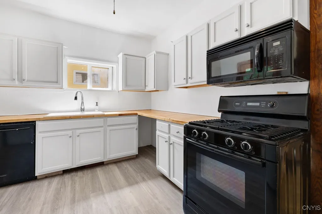 12 Orchard Avenue, Auburn, New York 13021, Auburn, New York 13021, 3 Bedrooms Bedrooms, 7 Rooms Rooms,1 BathroomBathrooms,Residential,For Sale,12 Orchard Avenue, Auburn, New York 13021,0,S1633039