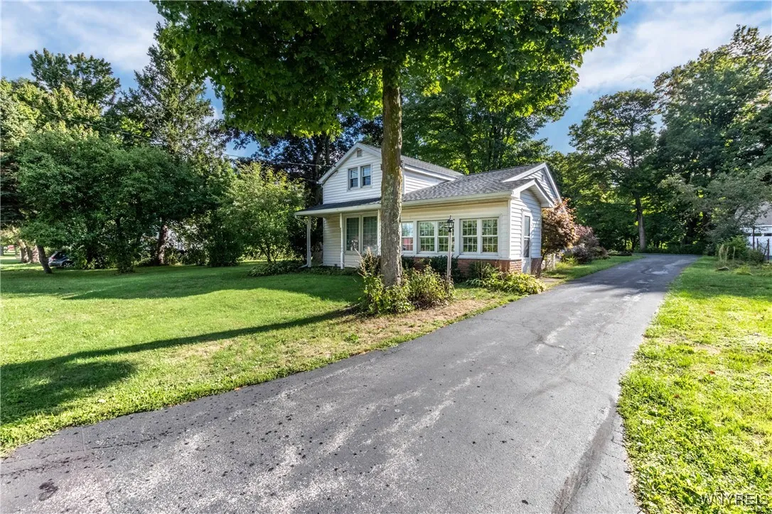 1187 Sandridge Road, Alden, New York 14004, Alden, New York 14004, 4 Bedrooms Bedrooms, 9 Rooms Rooms,1 BathroomBathrooms,Residential,For Sale,1187 Sandridge Road, Alden, New York 14004,0,B1633093