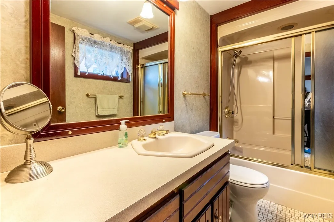 1187 Sandridge Road, Alden, New York 14004, Alden, New York 14004, 4 Bedrooms Bedrooms, 9 Rooms Rooms,1 BathroomBathrooms,Residential,For Sale,1187 Sandridge Road, Alden, New York 14004,0,B1633093