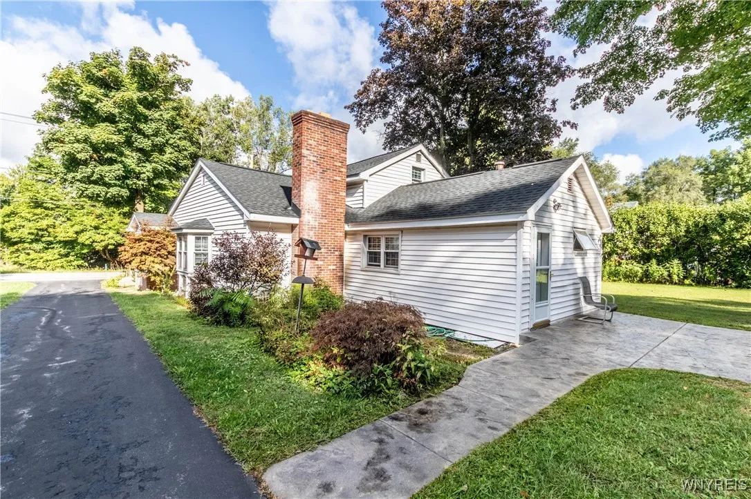 1187 Sandridge Road, Alden, New York 14004, Alden, New York 14004, 4 Bedrooms Bedrooms, 9 Rooms Rooms,1 BathroomBathrooms,Residential,For Sale,1187 Sandridge Road, Alden, New York 14004,0,B1633093