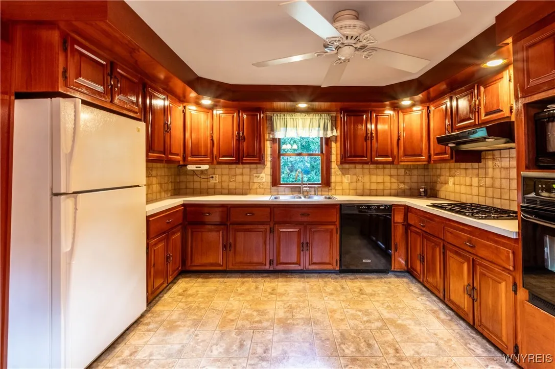 1187 Sandridge Road, Alden, New York 14004, Alden, New York 14004, 4 Bedrooms Bedrooms, 9 Rooms Rooms,1 BathroomBathrooms,Residential,For Sale,1187 Sandridge Road, Alden, New York 14004,0,B1633093