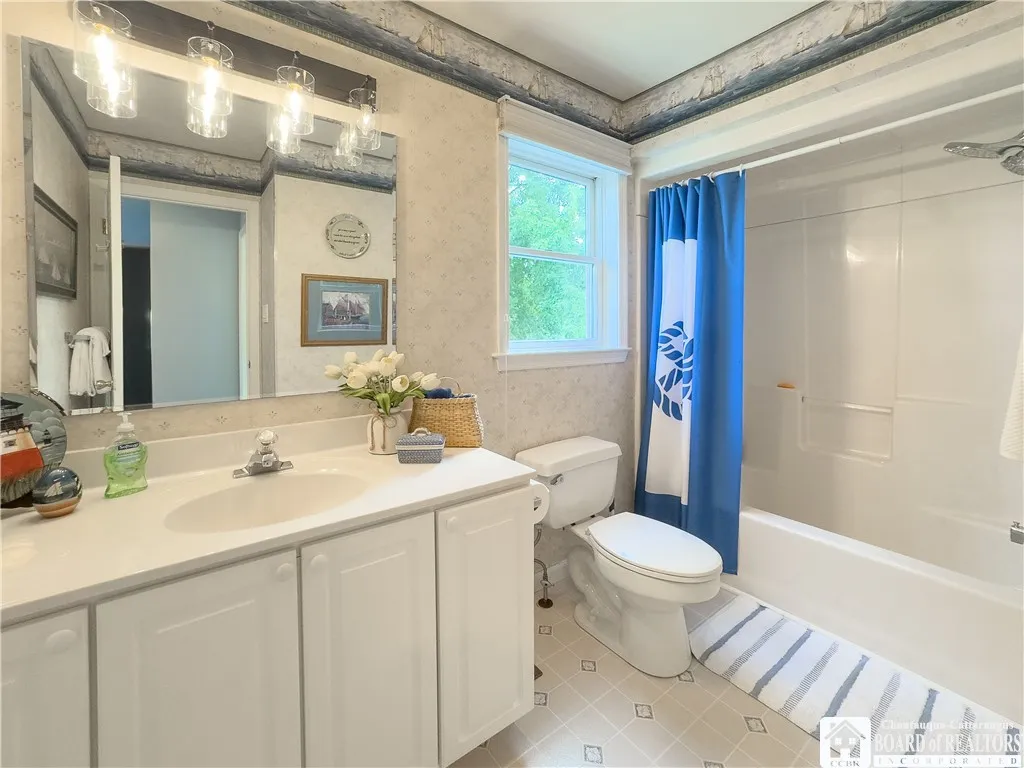 with an adjacent Bath #