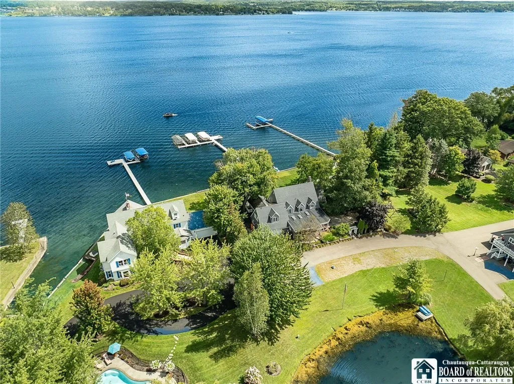 89 feet of lake frontage