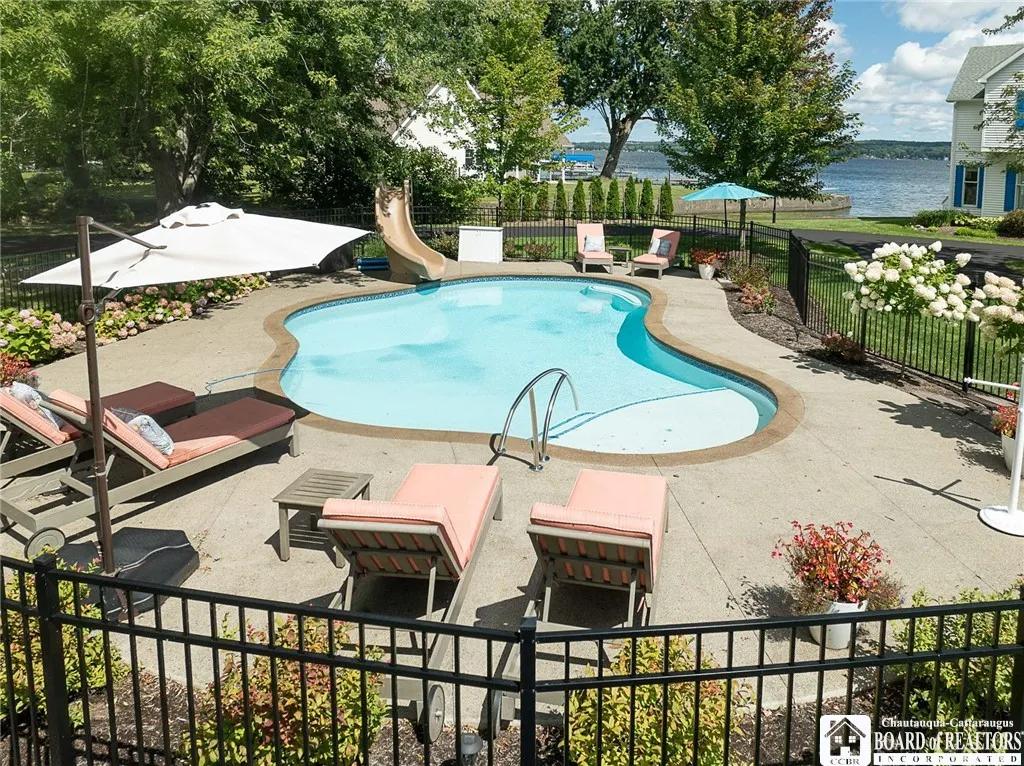 The pool was installed in 2024 and is the perfect place to enjoy fun in the sun!