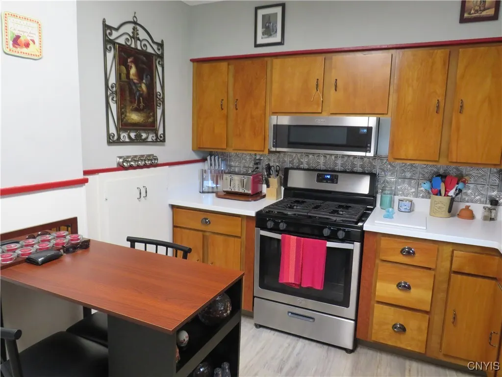 Kitchen with quartz countertops