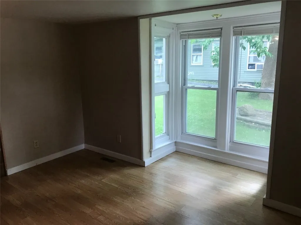 Apt1 DN                         Pic before current tenant