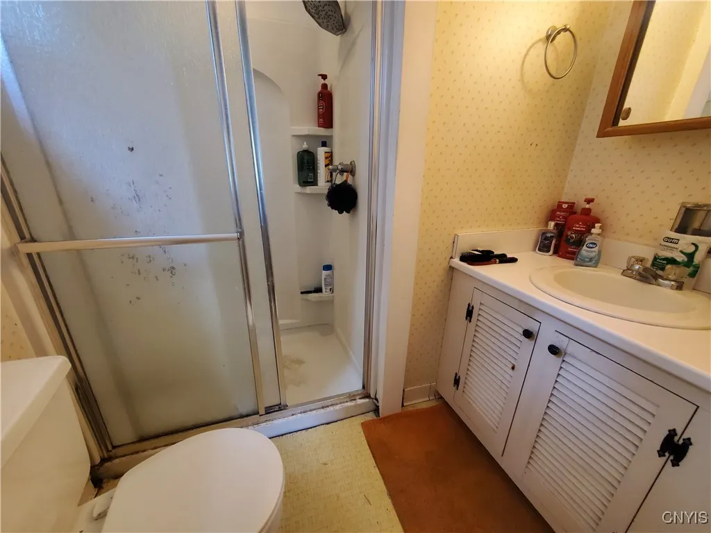 Primary bedroom bathroom
