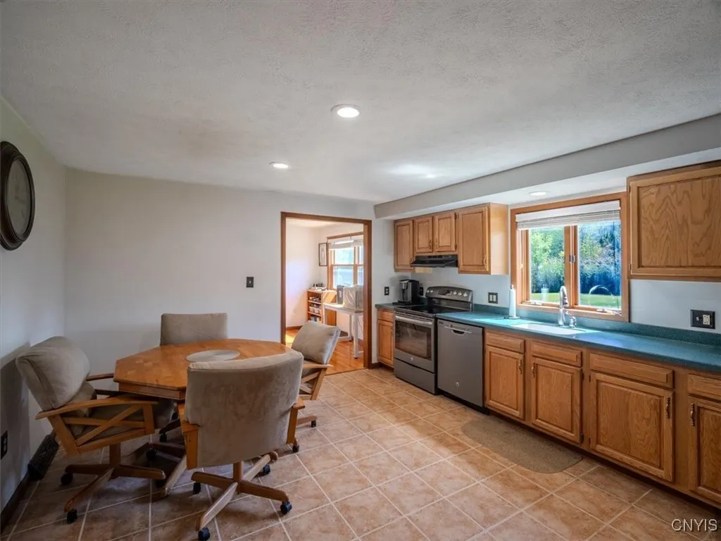 1263 Upp Lenox Avenue, Oneida, New York 13421, Oneida, New York 13421, 4 Bedrooms Bedrooms, 8 Rooms Rooms,1 BathroomBathrooms,Residential,For Sale,1263 Upp Lenox Avenue, Oneida, New York 13421,0,S1634028