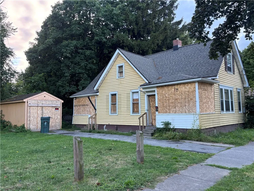 131 Friederich Park, Rochester, New York 14621, Rochester, New York 14621, 3 Bedrooms Bedrooms, 6 Rooms Rooms,1 BathroomBathrooms,Residential,For Sale,131 Friederich Park, Rochester, New York 14621,0,R1634491