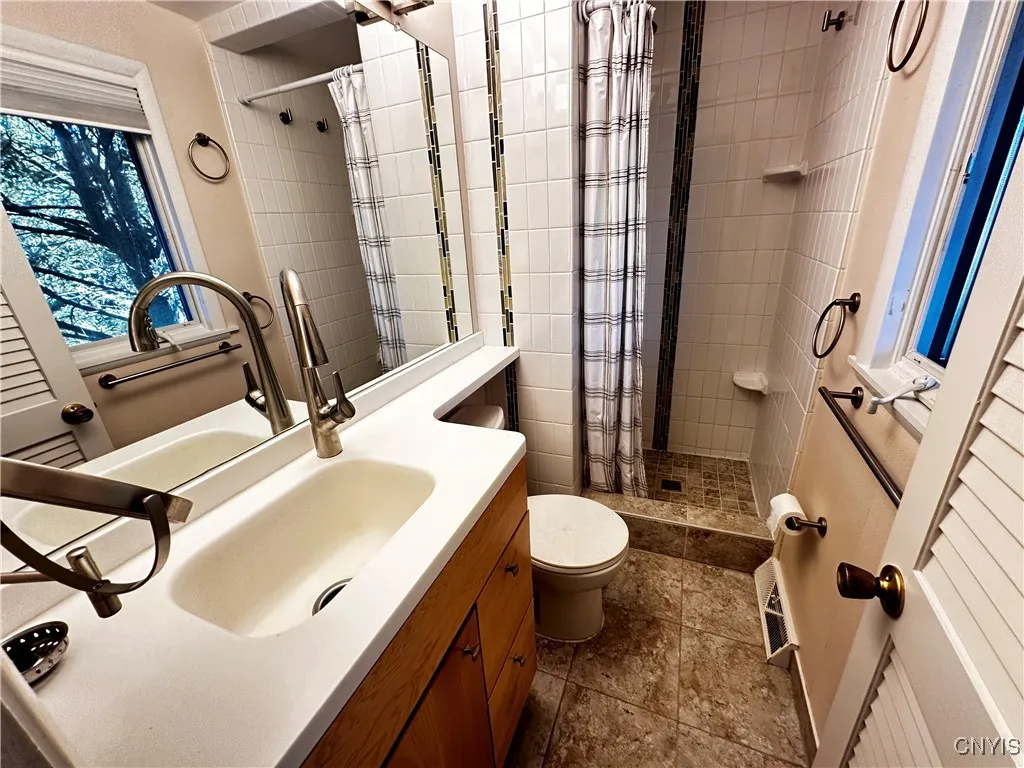 5 Elm Hill Way, Camillus, New York 13031, Camillus, New York 13031, 3 Bedrooms Bedrooms, 9 Rooms Rooms,2 BathroomsBathrooms,Residential,For Sale,5 Elm Hill Way, Camillus, New York 13031,0,S1634507