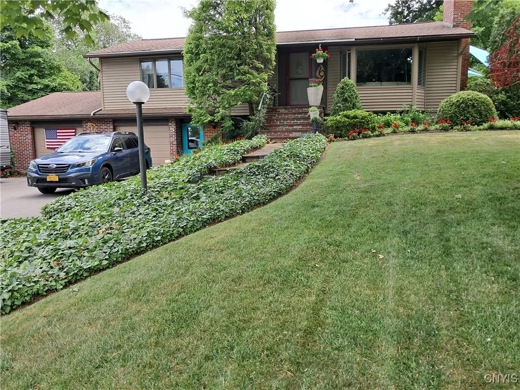 5 Elm Hill Way, Camillus, New York 13031, Camillus, New York 13031, 3 Bedrooms Bedrooms, 9 Rooms Rooms,2 BathroomsBathrooms,Residential,For Sale,5 Elm Hill Way, Camillus, New York 13031,0,S1634507