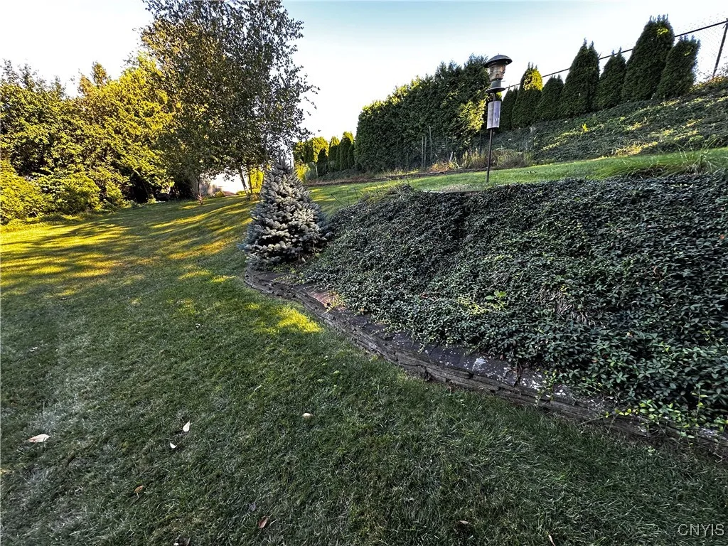 5 Elm Hill Way, Camillus, New York 13031, Camillus, New York 13031, 3 Bedrooms Bedrooms, 9 Rooms Rooms,2 BathroomsBathrooms,Residential,For Sale,5 Elm Hill Way, Camillus, New York 13031,0,S1634507