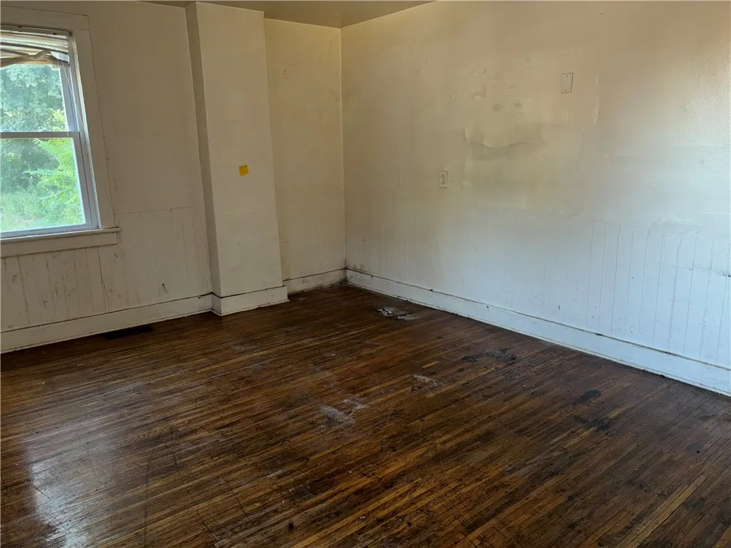 Lower - fourth bedroom