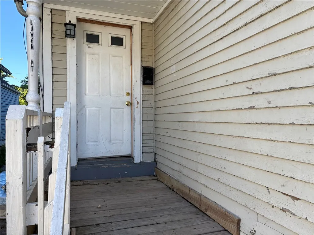 Lower - Entrance