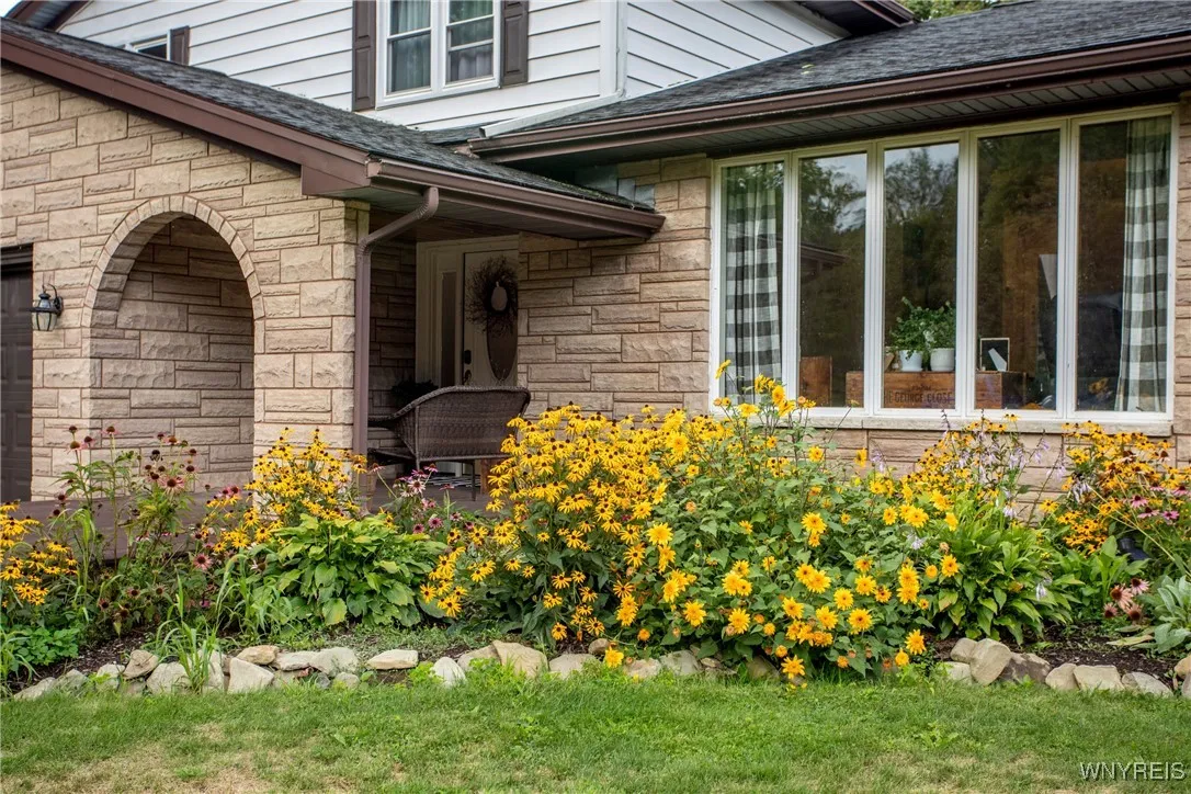 9447 Route 219, Ashford, New York 14171, Ashford, New York 14171, 3 Bedrooms Bedrooms, 9 Rooms Rooms,2 BathroomsBathrooms,Residential,Closed,9447 Route 219, Ashford, New York 14171,0,B1634551