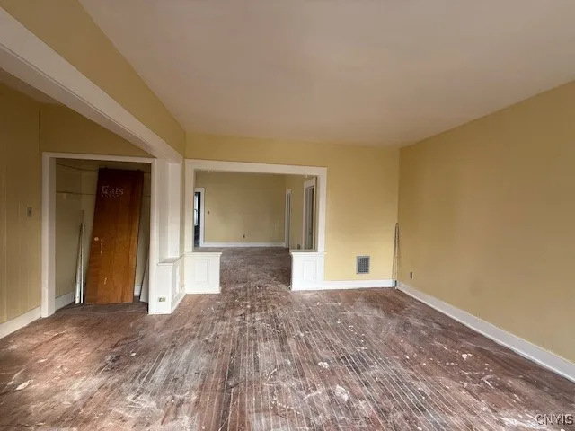1577 Seymour Avenue, Utica, New York 13501, Utica, New York 13501, 6 Bedrooms Bedrooms, ,2 BathroomsBathrooms,Residential,For Sale,1577 Seymour Avenue, Utica, New York 13501,0,S1634570
