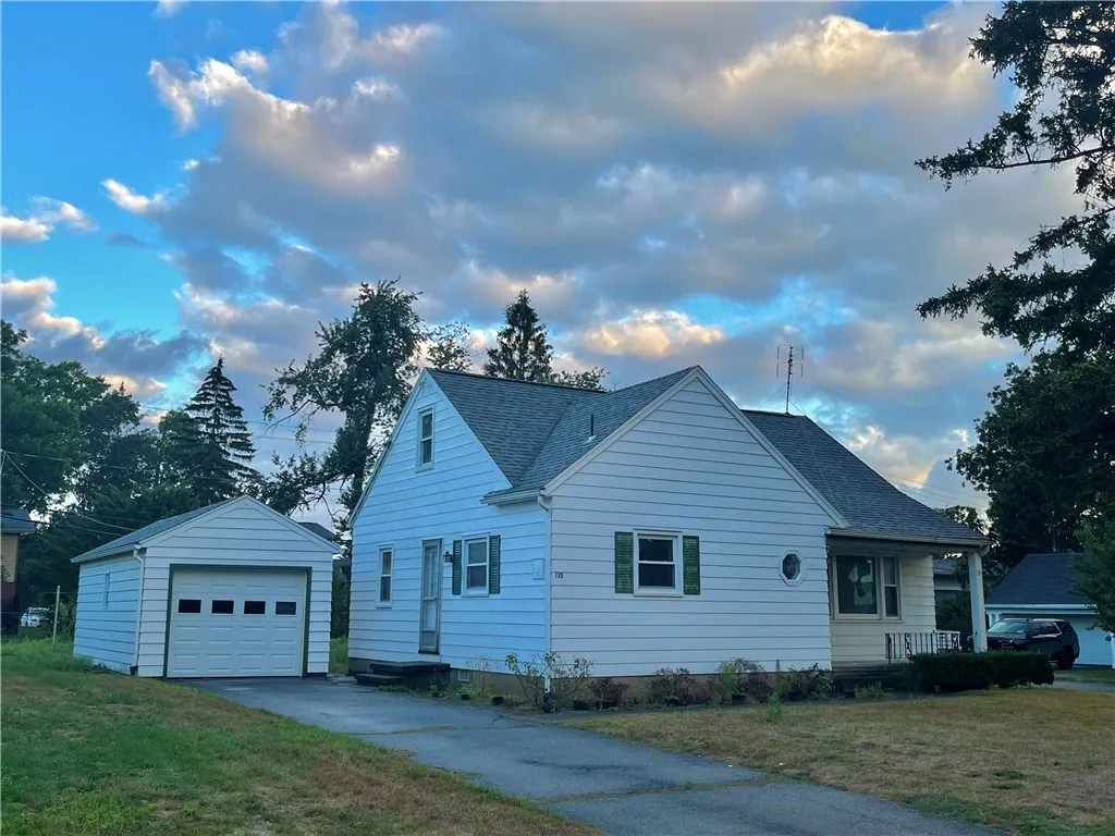 135 Pepperidge Drive, Greece, New York 14626, Greece, New York 14626, 2 Bedrooms Bedrooms, 7 Rooms Rooms,1 BathroomBathrooms,Residential,Closed,135 Pepperidge Drive, Greece, New York 14626,0,R1633512