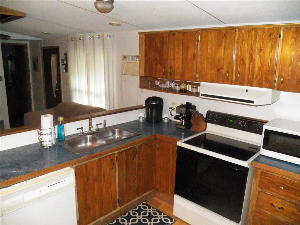 10 Vicks Place, Canadice, New York 14471, Canadice, New York 14471, 2 Bedrooms Bedrooms, 5 Rooms Rooms,1 BathroomBathrooms,Residential,Closed,10 Vicks Place, Canadice, New York 14471,0,R1634589