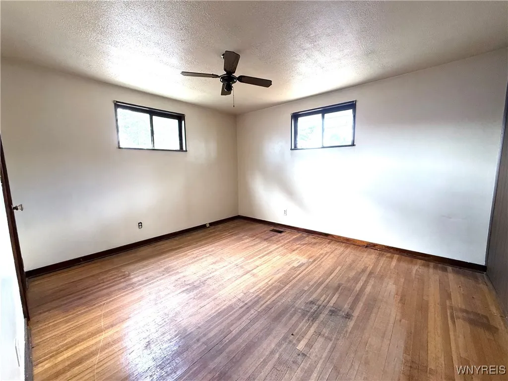 128 Bannard Avenue, Tonawanda, New York 14150, Tonawanda, New York 14150, 2 Bedrooms Bedrooms, 6 Rooms Rooms,1 BathroomBathrooms,Residential,For Sale,128 Bannard Avenue, Tonawanda, New York 14150,0,B1634321