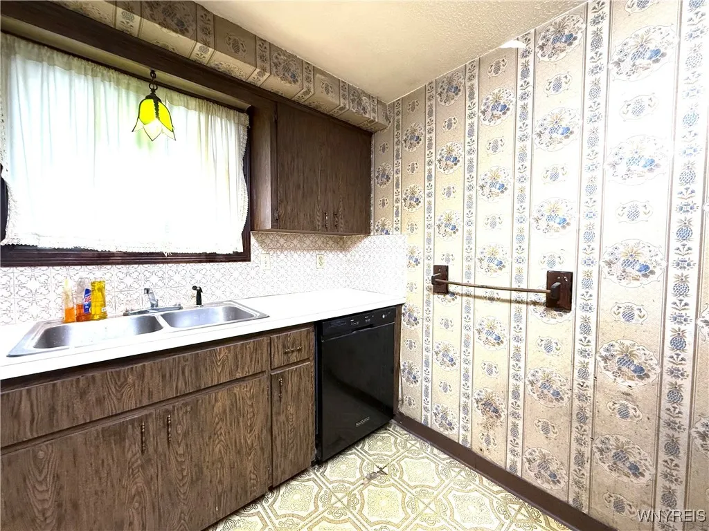 128 Bannard Avenue, Tonawanda, New York 14150, Tonawanda, New York 14150, 2 Bedrooms Bedrooms, 6 Rooms Rooms,1 BathroomBathrooms,Residential,For Sale,128 Bannard Avenue, Tonawanda, New York 14150,0,B1634321