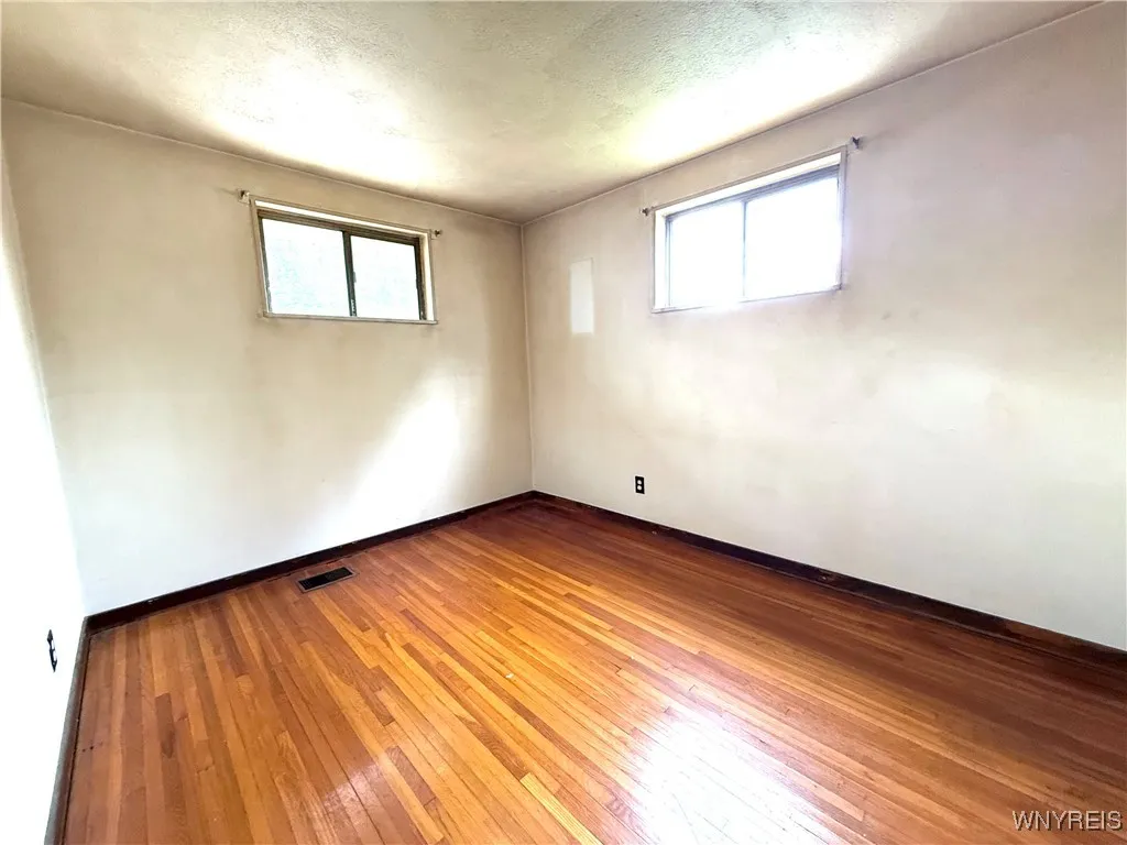128 Bannard Avenue, Tonawanda, New York 14150, Tonawanda, New York 14150, 2 Bedrooms Bedrooms, 6 Rooms Rooms,1 BathroomBathrooms,Residential,For Sale,128 Bannard Avenue, Tonawanda, New York 14150,0,B1634321