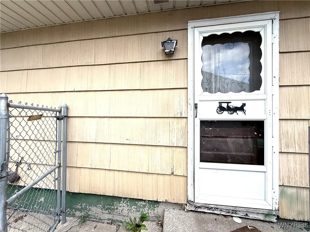 128 Bannard Avenue, Tonawanda, New York 14150, Tonawanda, New York 14150, 2 Bedrooms Bedrooms, 6 Rooms Rooms,1 BathroomBathrooms,Residential,For Sale,128 Bannard Avenue, Tonawanda, New York 14150,0,B1634321