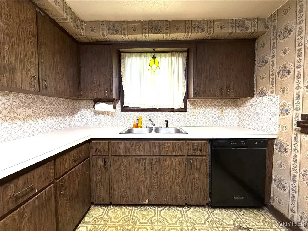 128 Bannard Avenue, Tonawanda, New York 14150, Tonawanda, New York 14150, 2 Bedrooms Bedrooms, 6 Rooms Rooms,1 BathroomBathrooms,Residential,For Sale,128 Bannard Avenue, Tonawanda, New York 14150,0,B1634321