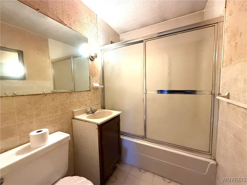 128 Bannard Avenue, Tonawanda, New York 14150, Tonawanda, New York 14150, 2 Bedrooms Bedrooms, 6 Rooms Rooms,1 BathroomBathrooms,Residential,For Sale,128 Bannard Avenue, Tonawanda, New York 14150,0,B1634321
