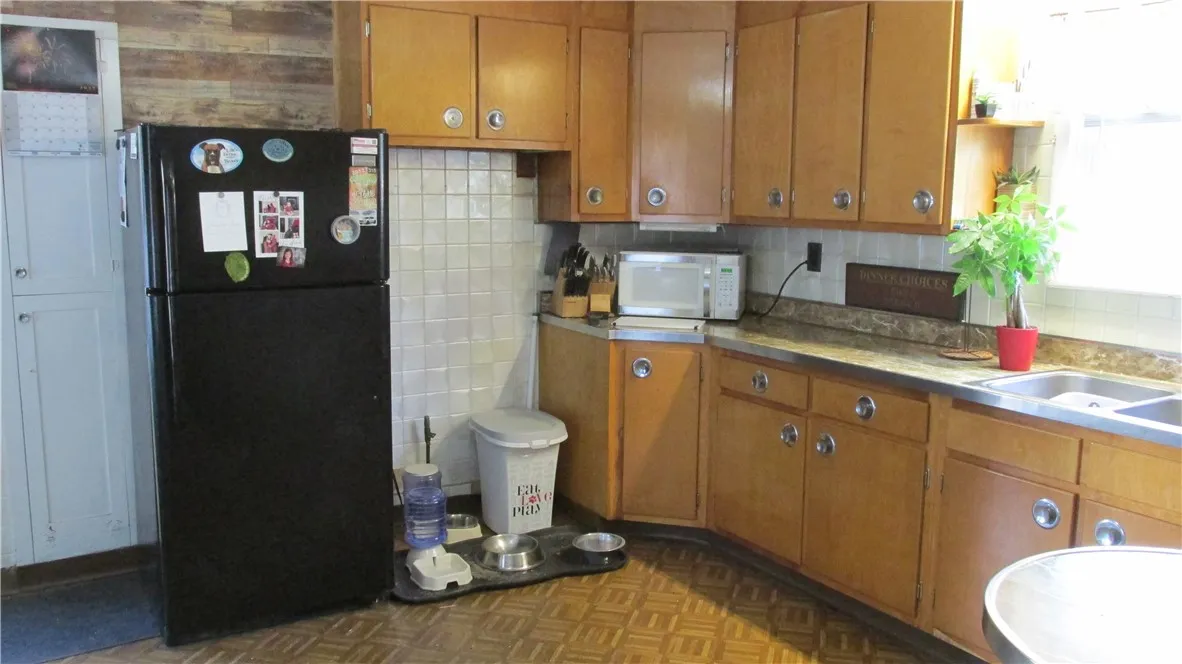 Lots of cupboards