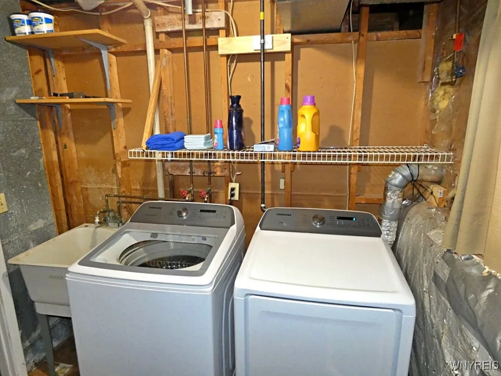 6598 Parkwood Drive, Lockport Town, New York 14094, Lockport Town, New York 14094, 3 Bedrooms Bedrooms, 8 Rooms Rooms,2 BathroomsBathrooms,Residential,Closed,6598 Parkwood Drive, Lockport Town, New York 14094,0,B1634546