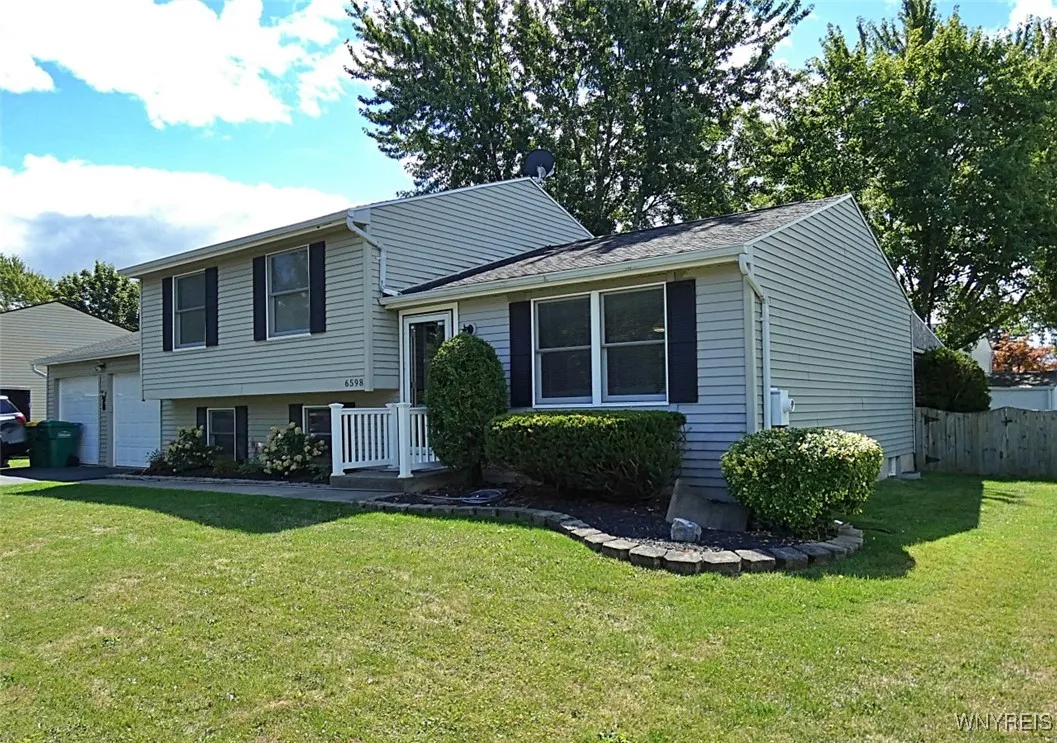 6598 Parkwood Drive, Lockport Town, New York 14094, Lockport Town, New York 14094, 3 Bedrooms Bedrooms, 8 Rooms Rooms,2 BathroomsBathrooms,Residential,Closed,6598 Parkwood Drive, Lockport Town, New York 14094,0,B1634546